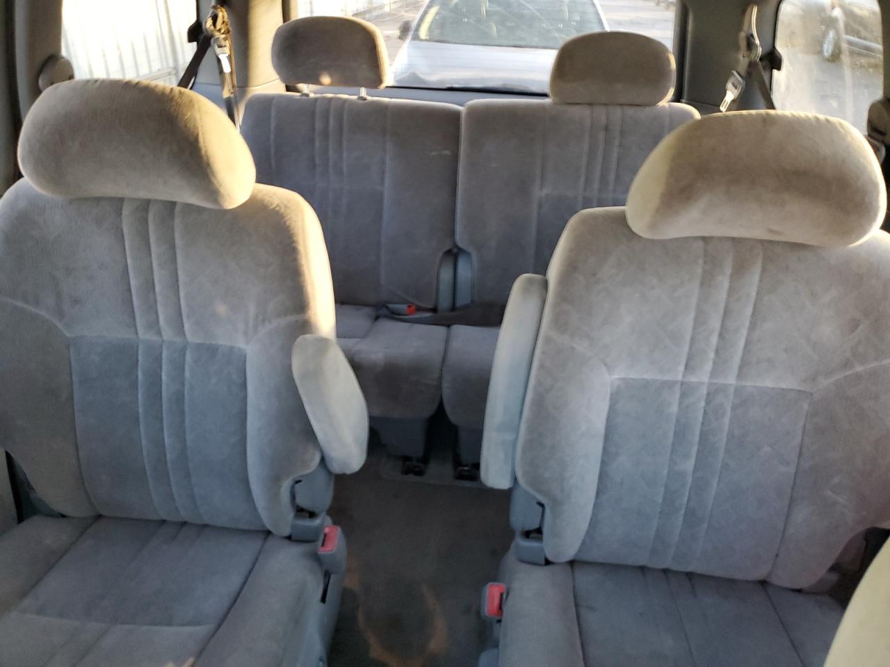 2000 Toyota Sienna VIN 4T3ZF13C8YU258405 Copart auction photo, rear end / hail damage thumbnail 10