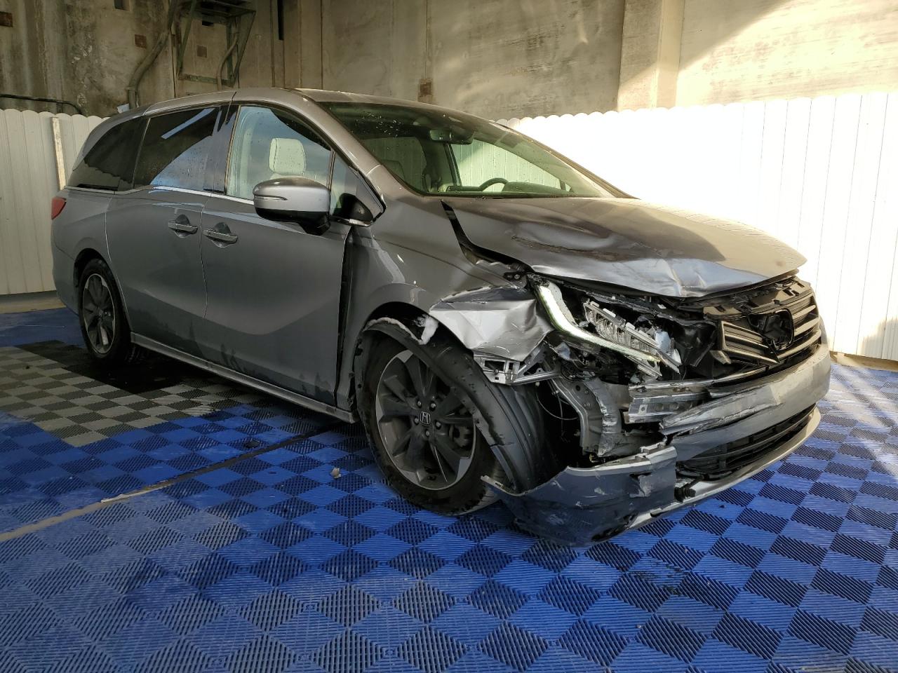 2022 Honda Odyssey VIN 5FNRL6H96NB014711 Copart auction photo, front end / minor dent/scratches damage thumbnail 4