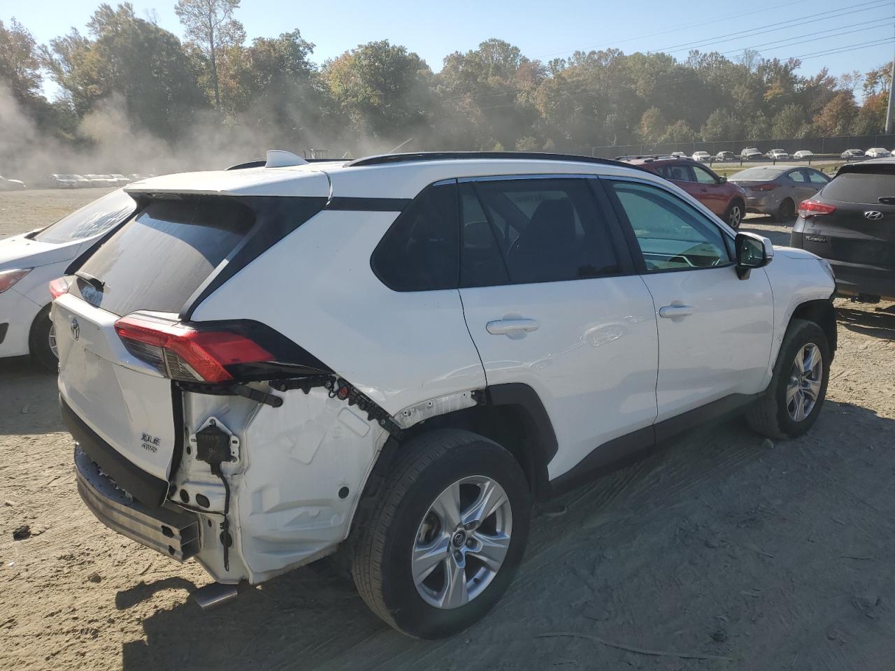 2021 Toyota RAV 4 VIN 2T3P1RFV5MW161240 Copart auction photo, front end / rear end damage thumbnail 3