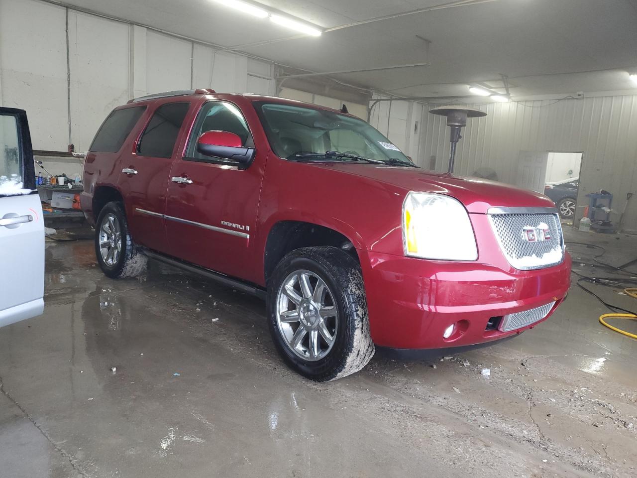 2009 GMC Yukon VIN 1GKFK03229R282544 Copart auction photo, side / minor dent/scratches damage thumbnail 4