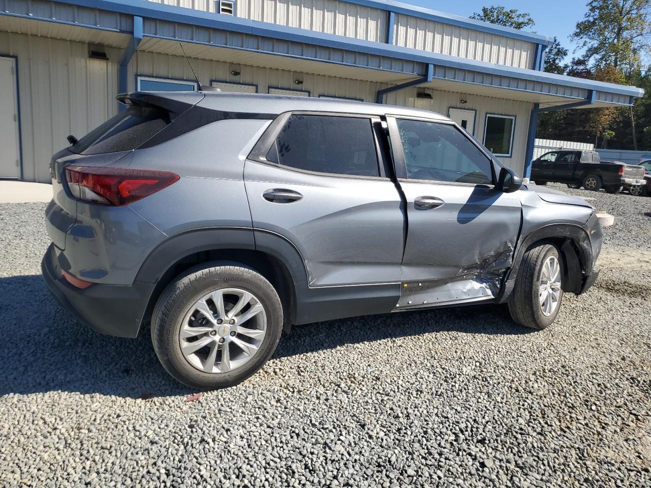 2021 Chevrolet TrailBlazer VIN KL79MMS21MB170490 Copart auction photo, all over damage thumbnail 3