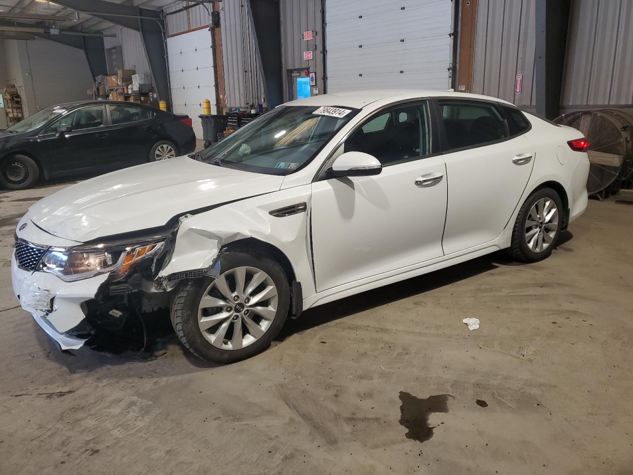 2018 KIA Optima VIN 5XXGT4L33JG225239