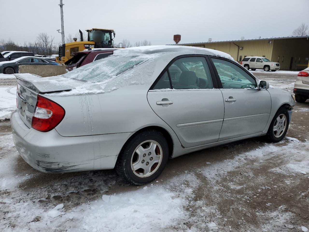 2002 Toyota Camry VIN 4T1BF32KX2U021226 Copart auction photo, front end / minor dent/scratches damage thumbnail 3