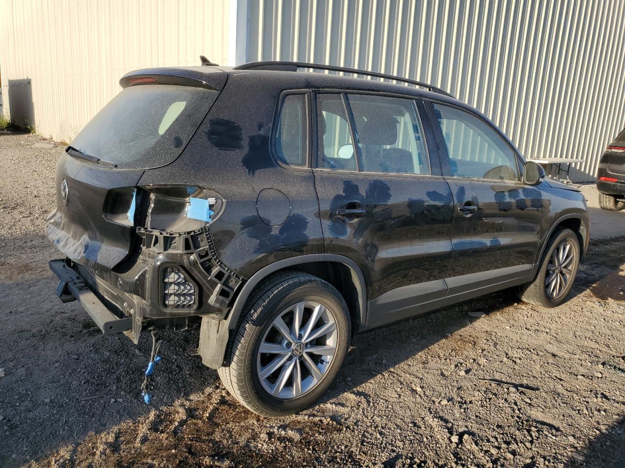 2017 Volkswagen Tiguan VIN WVGAV7AX0HK052914 Copart auction photo, rear end / minor dent/scratches damage thumbnail 3