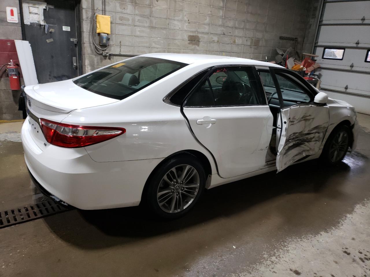 2015 Toyota Camry VIN 4T1BF1FK5FU086019 Copart auction photo, side / front end damage thumbnail 3