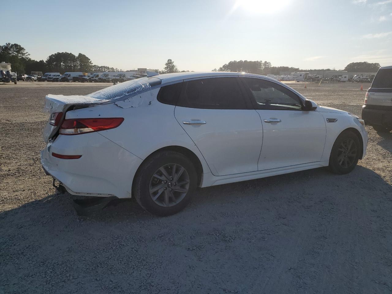 2019 KIA Optima VIN 5XXGT4L33KG289184 Copart auction photo, rear end damage thumbnail 3