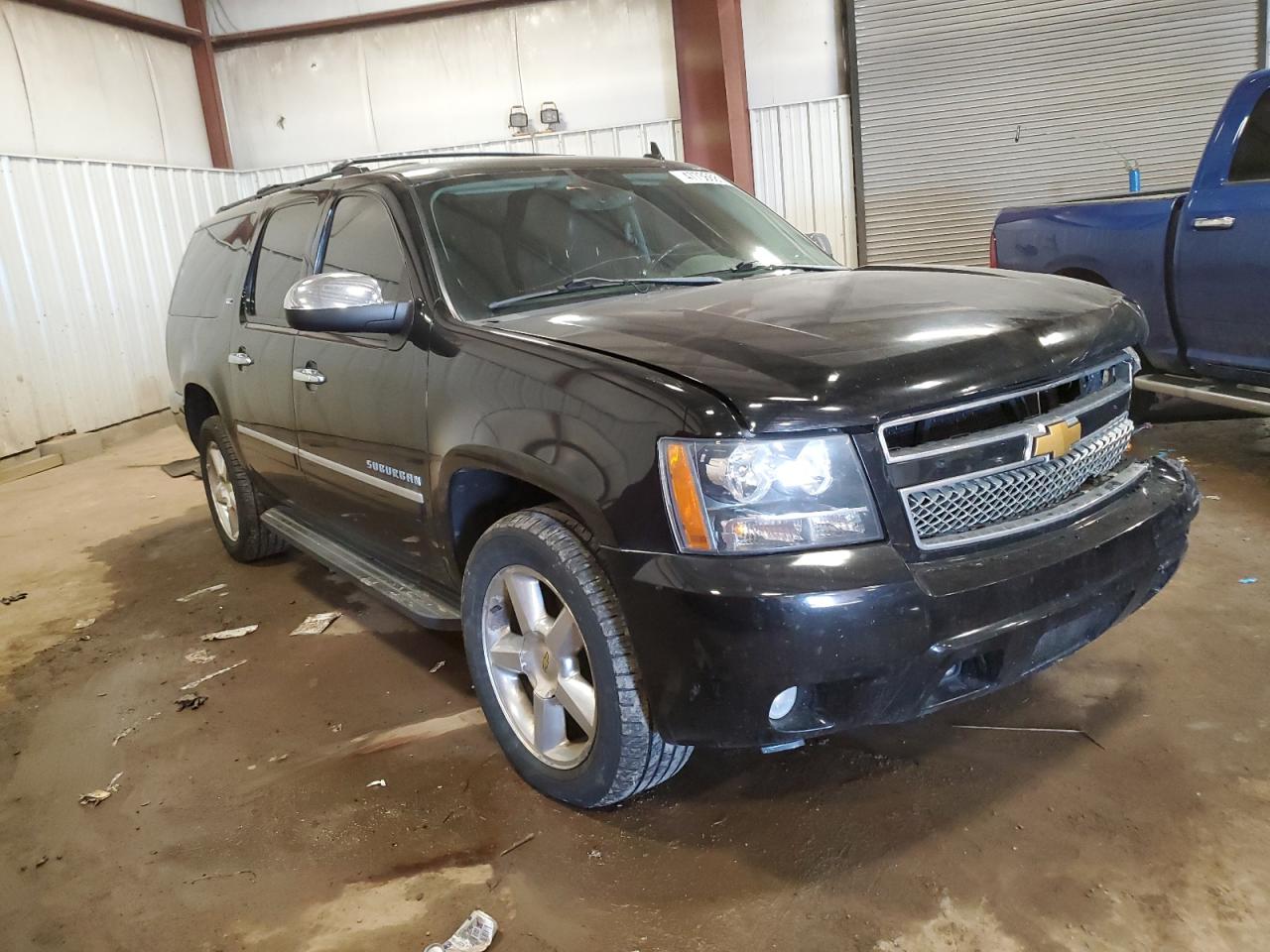 2013 Chevrolet Suburban VIN 1GNSKKE7XDR303848 Copart auction photo, side / front end damage thumbnail 4