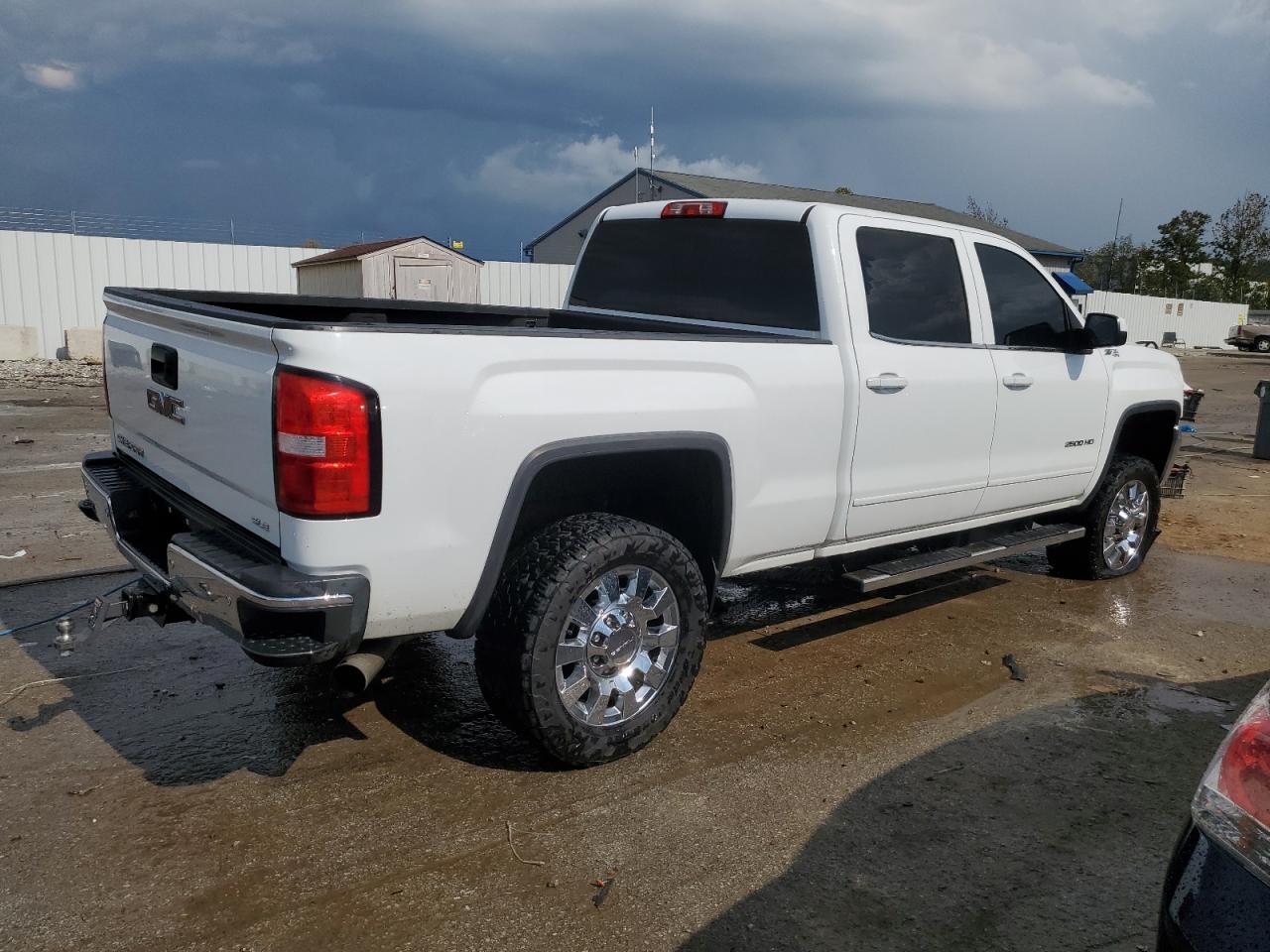 2015 GMC Sierra VIN 1GT12YE8XFF115674 Copart auction photo, front end damage thumbnail 3
