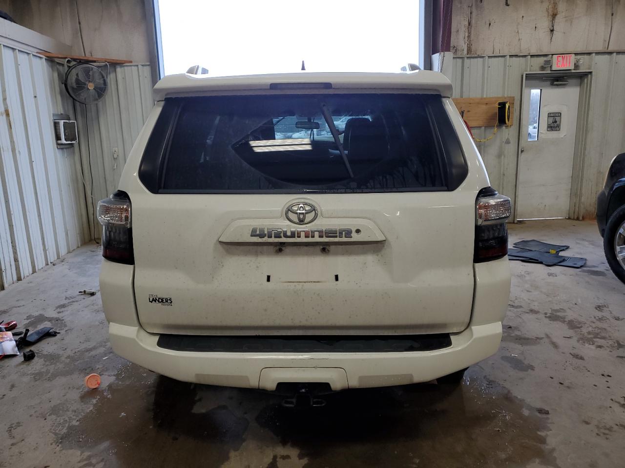 2017 Toyota 4Runner VIN JTEZU5JRXH5158393 Copart auction photo, front end / minor dent/scratches damage thumbnail 6