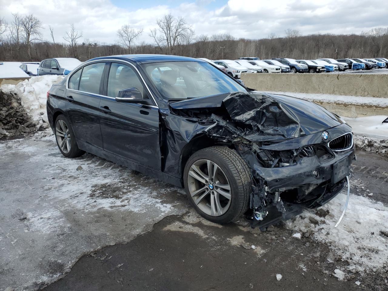 2016 BMW 3er VIN WBA8E3G54GNU04677 Copart auction photo, front end / minor dent/scratches damage thumbnail 4