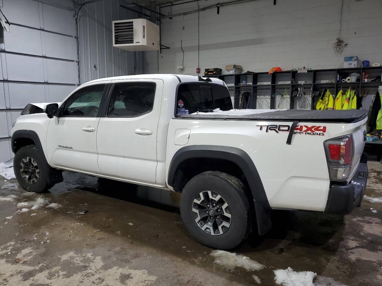 2020 Toyota Tacoma VIN 3TMCZ5AN5LM325643 Copart auction photo, front end damage thumbnail 2