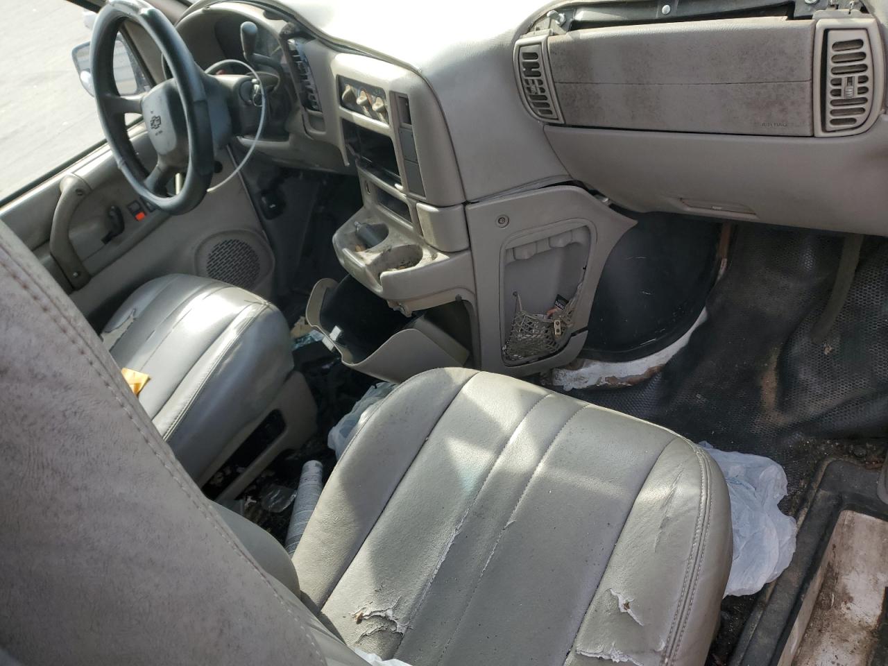 1999 Chevrolet Astro VIN 1GCDM19WXXB118140 Copart auction photo, front end / side damage thumbnail 8