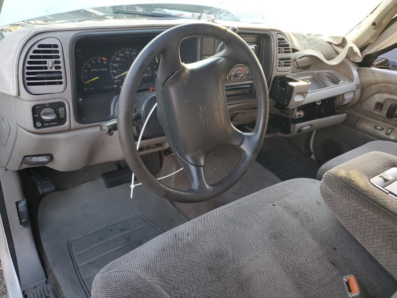 1996 Chevrolet GMT-400 VIN 1GCEK19R3TE241470 Copart auction photo, side / all over damage thumbnail 8