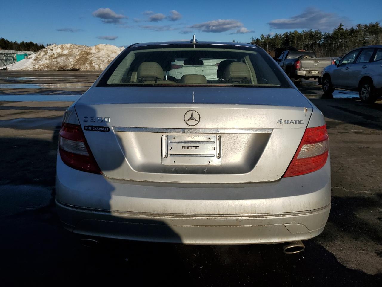 2011 Mercedes-Benz C-klasse VIN WDDGF8BB0BR161401 Copart auction photo, front end damage thumbnail 6