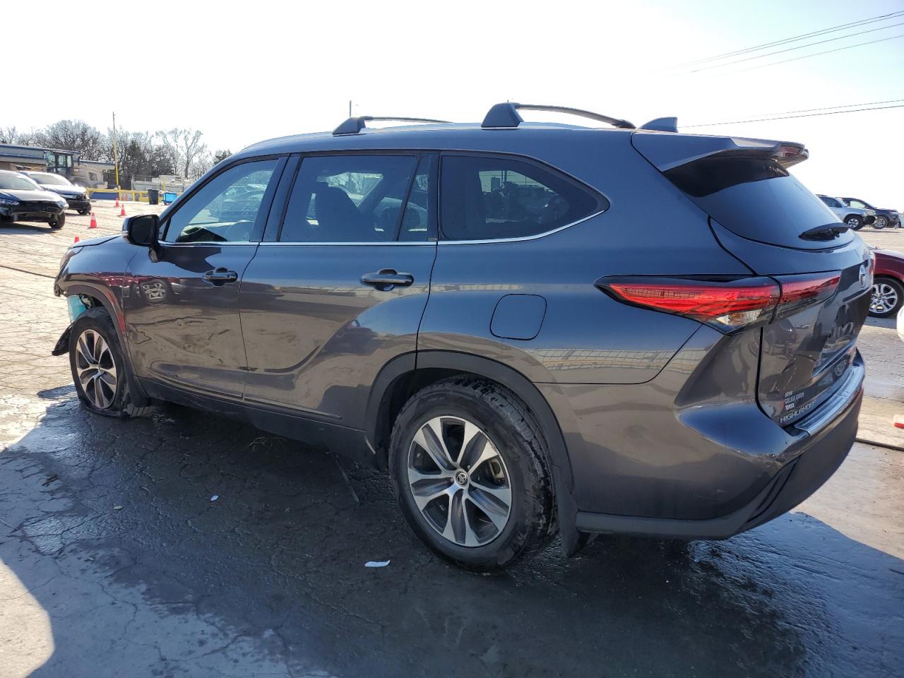 2021 Toyota Highlander VIN 5TDGZRAH7MS525198 Copart auction photo, front end / side damage thumbnail 2