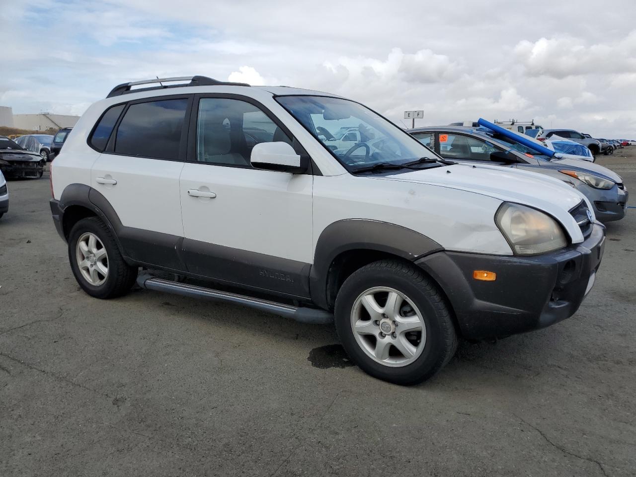 2005 Hyundai Tucson VIN KM8JN12D15U068721 Copart auction photo, minor dent/scratches damage thumbnail 4