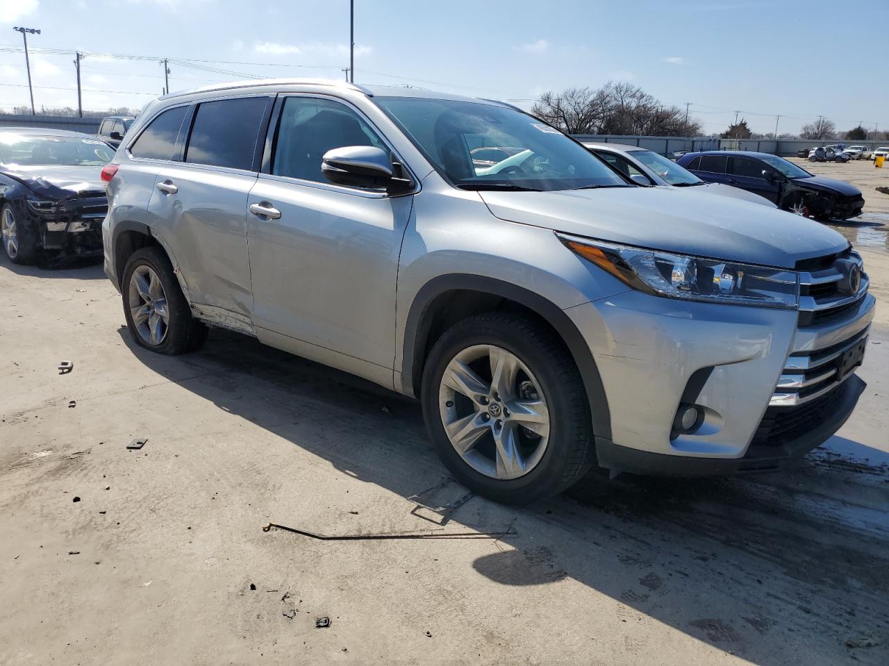 2018 Toyota Highlander VIN 5TDYZRFH3JS281493 Copart auction photo, side damage thumbnail 4