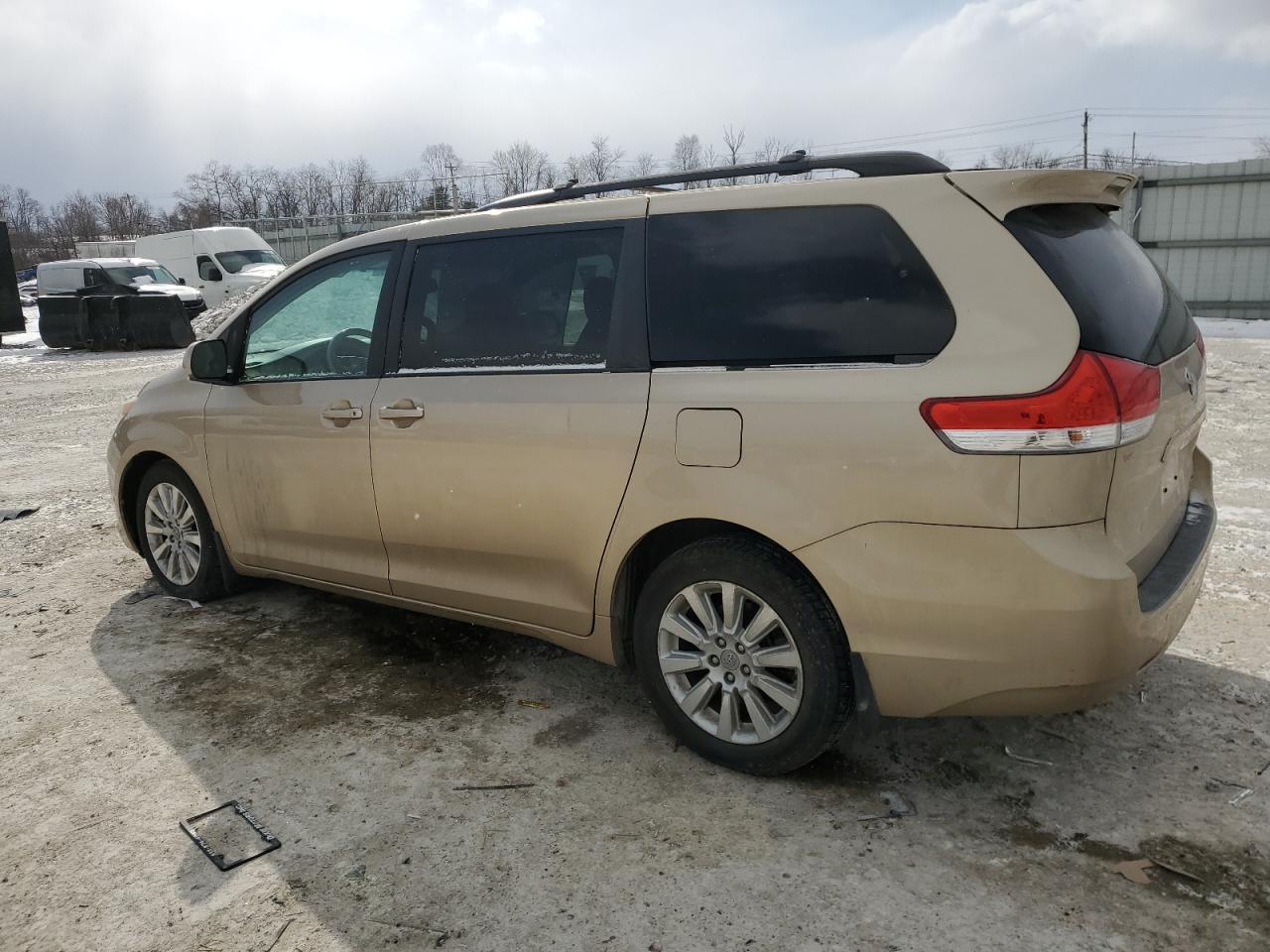 2011 Toyota Sienna VIN 5TDDK3DC4BS003923 Copart auction photo, front end / minor dent/scratches damage thumbnail 2