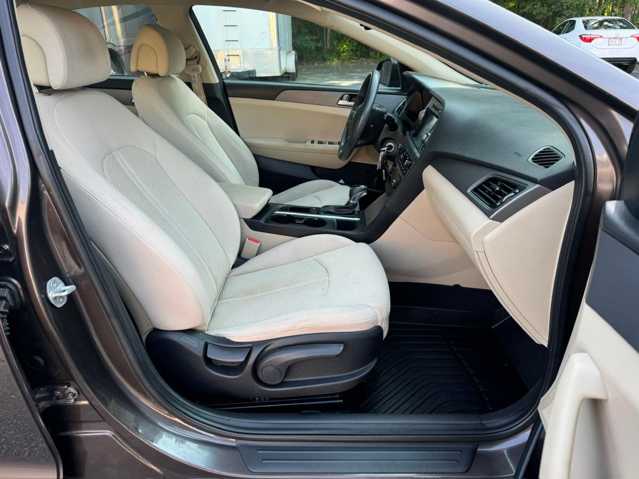 2017 Hyundai Sonata VIN 5NPE24AF8HH537790 Copart auction photo, normal wear / minor dent/scratches damage thumbnail 5