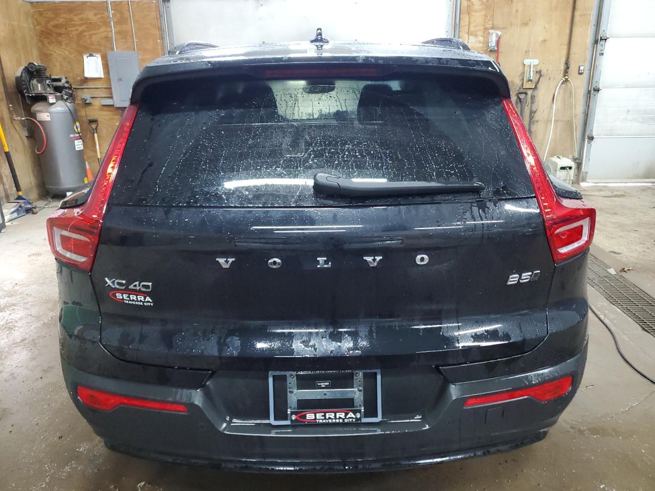 2023 Volvo XC40 VIN YV4L12UW9P2056051 Copart auction photo, side / front end damage thumbnail 6