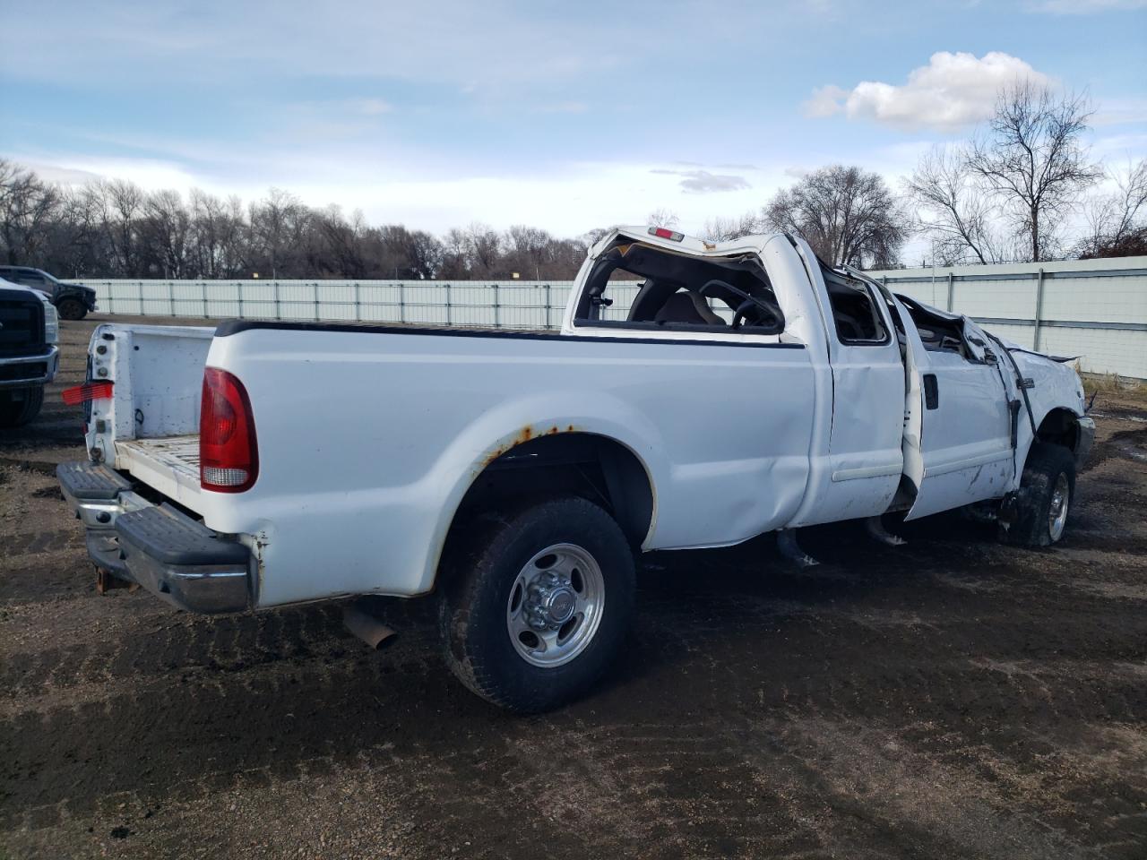 2004 Ford F250 VIN 1FTNX21S34EB90365 Copart auction photo, rollover damage thumbnail 3