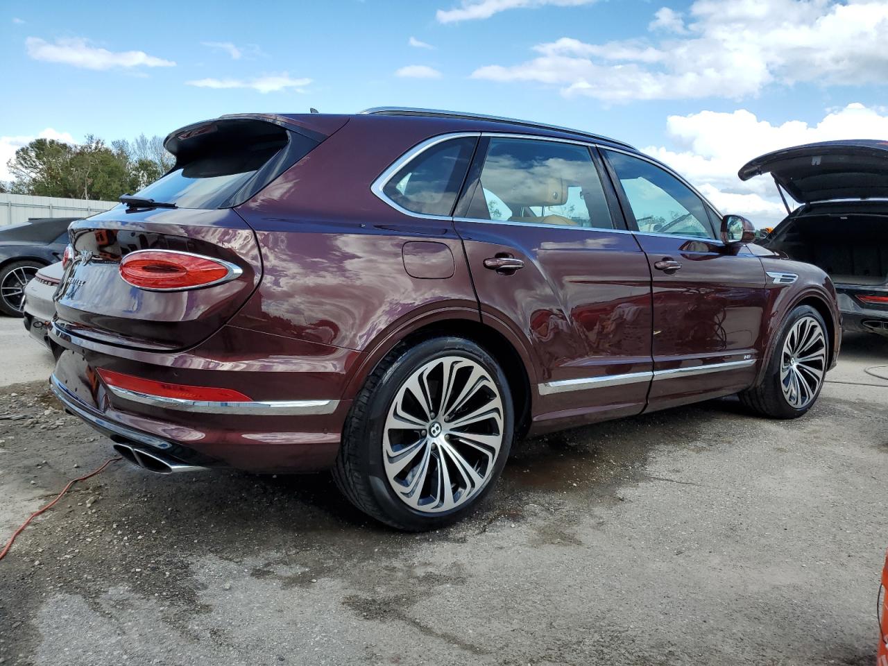 2021 Bentley Bentayga VIN SJAAM2ZV4MC033785 Copart auction photo, water/flood damage thumbnail 3