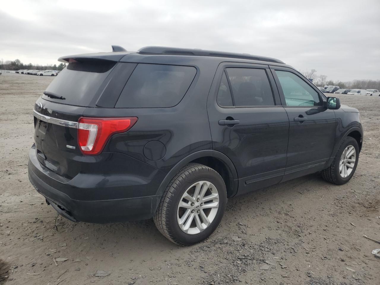 2017 Ford Explorer VIN 1FM5K8BHXHGD00385 Copart auction photo, rear end / minor dent/scratches damage thumbnail 3
