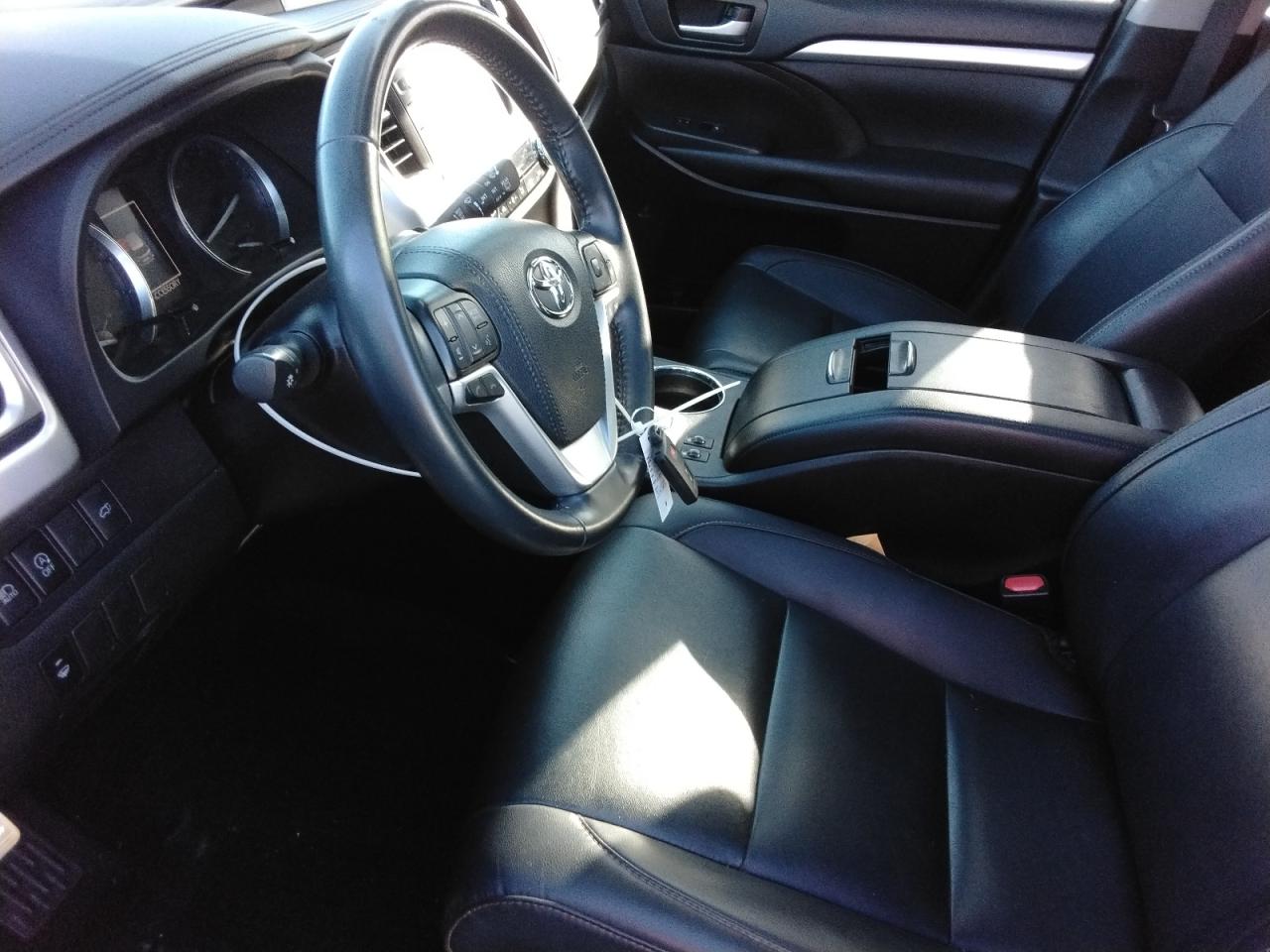 2019 Toyota Highlander VIN 5TDKZRFH7KS338348 Copart auction photo, normal wear damage thumbnail 7
