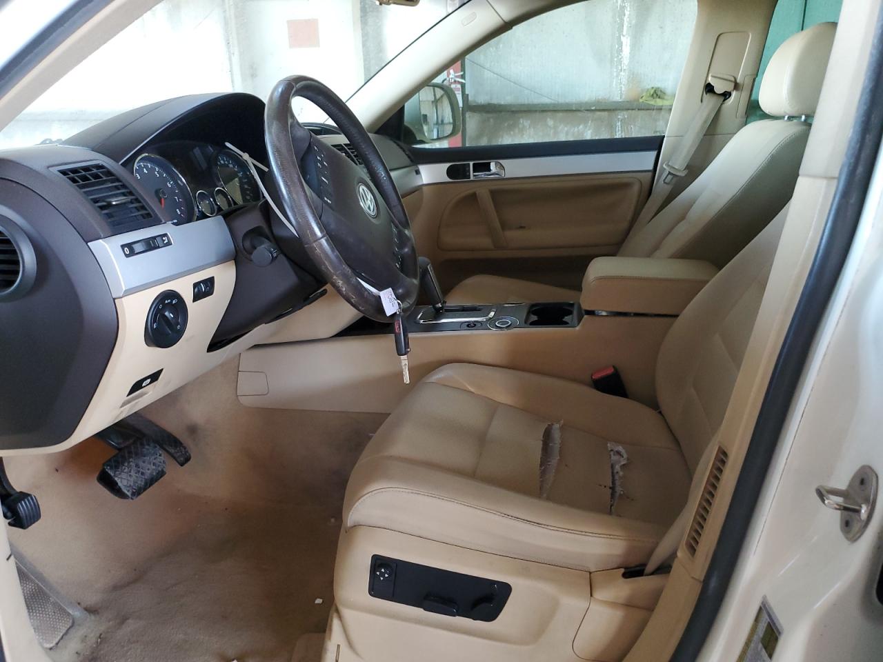 2008 Volkswagen Touareg VIN WVGBE77L88D068999 Copart auction photo, front end damage thumbnail 7