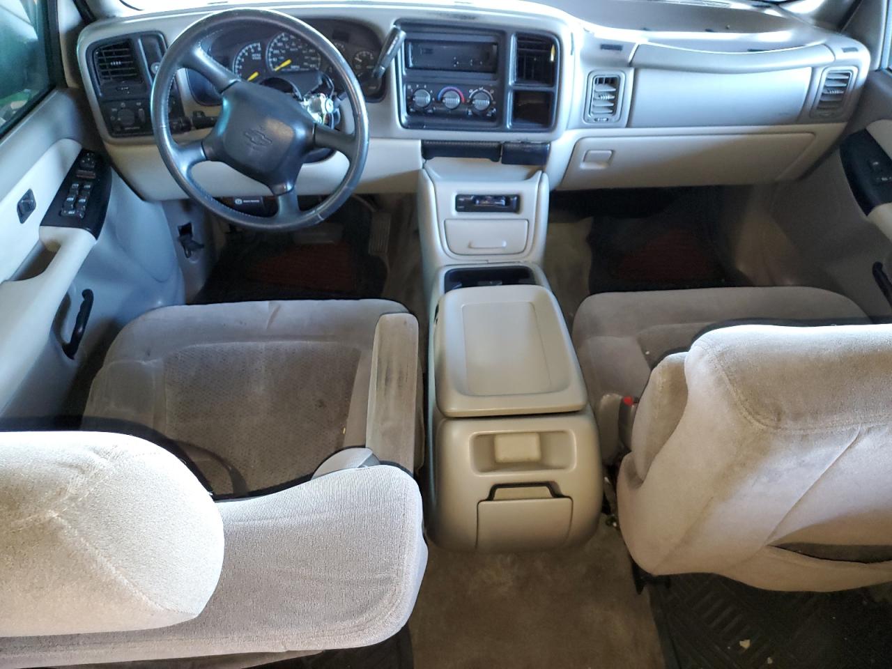 2000 Chevrolet Tahoe VIN 1GNEC13T0YJ164323 Copart auction photo, vandalism damage thumbnail 8