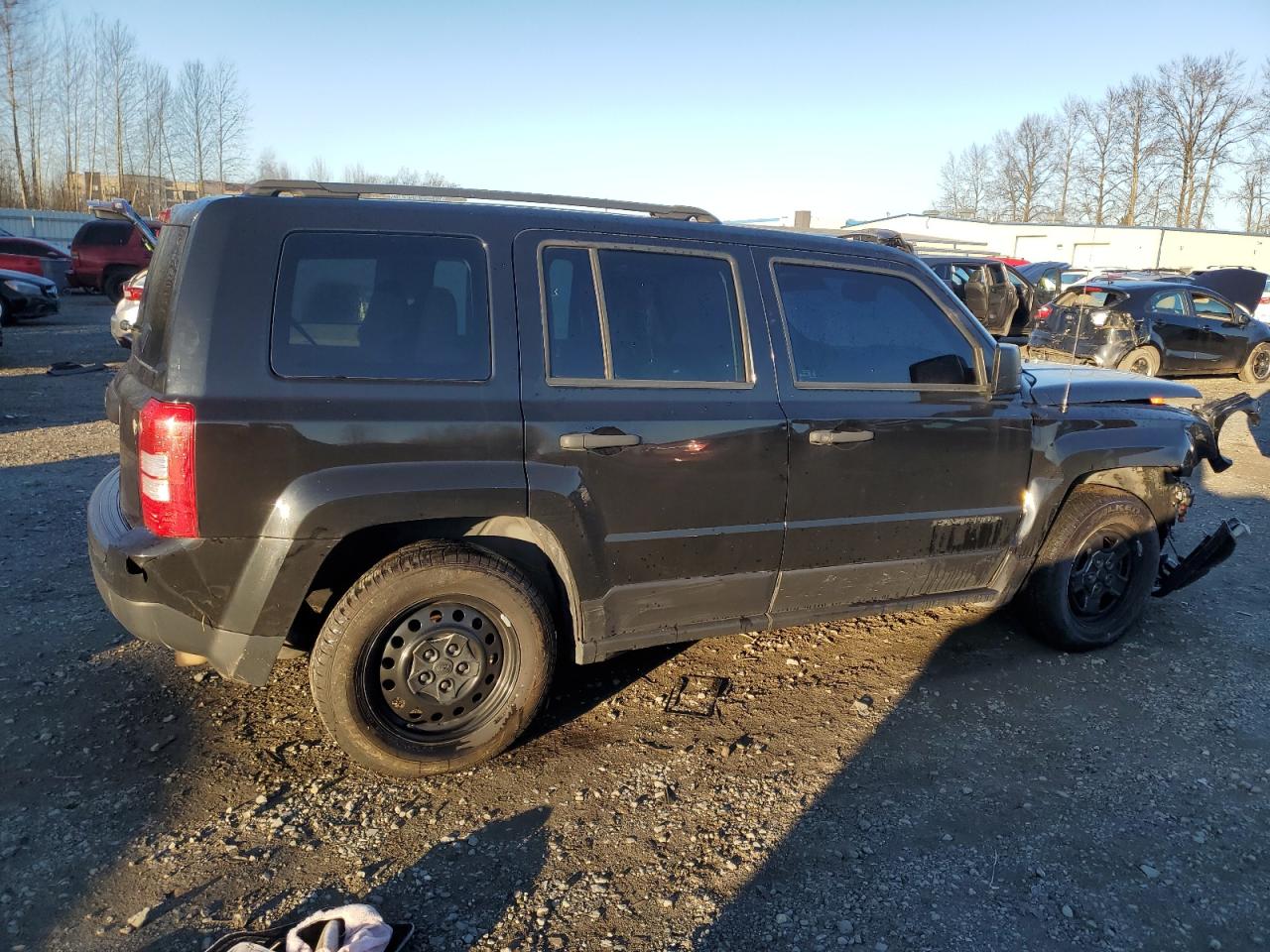 2017 Jeep Liberty (Patriot) VIN 1C4NJPBA5HD200684 Copart auction photo, front end / side damage thumbnail 3