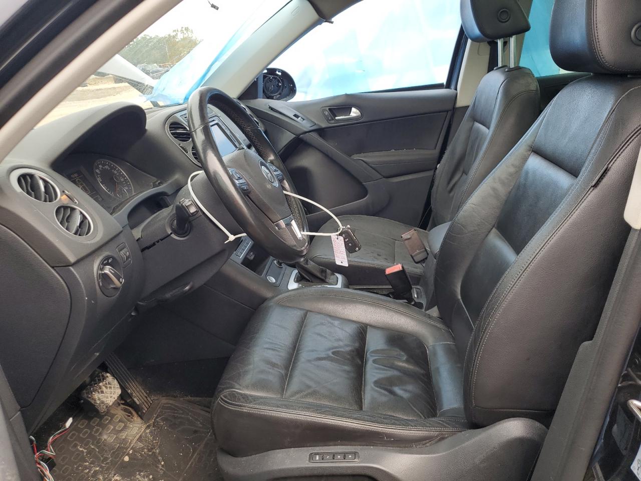 2017 Volkswagen Tiguan VIN WVGTV7AX1HK023172 Copart auction photo, side / front end damage thumbnail 7