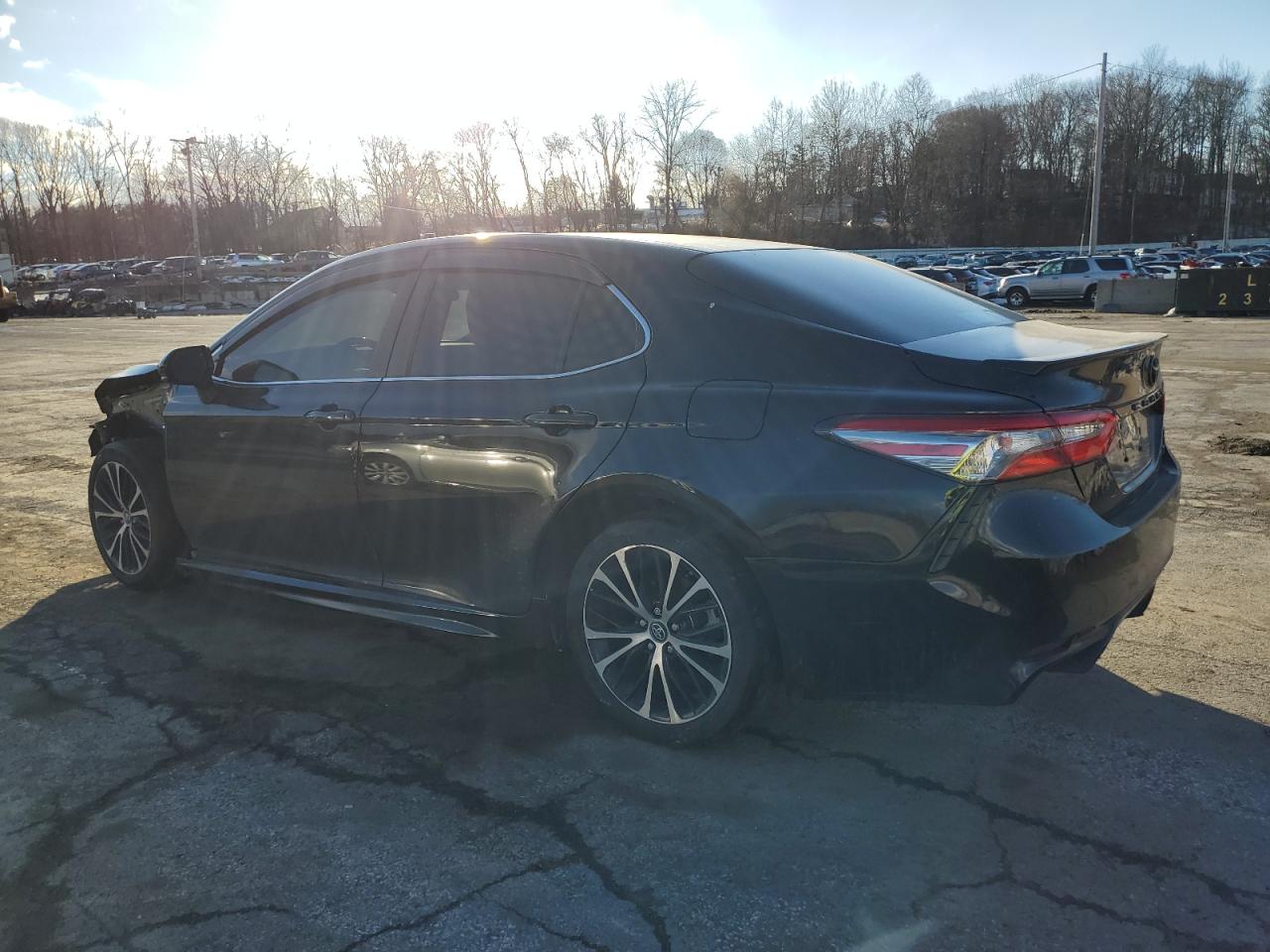 2018 Toyota Camry VIN 4T1B11HK5JU586394 Copart auction photo, front end / minor dent/scratches damage thumbnail 2