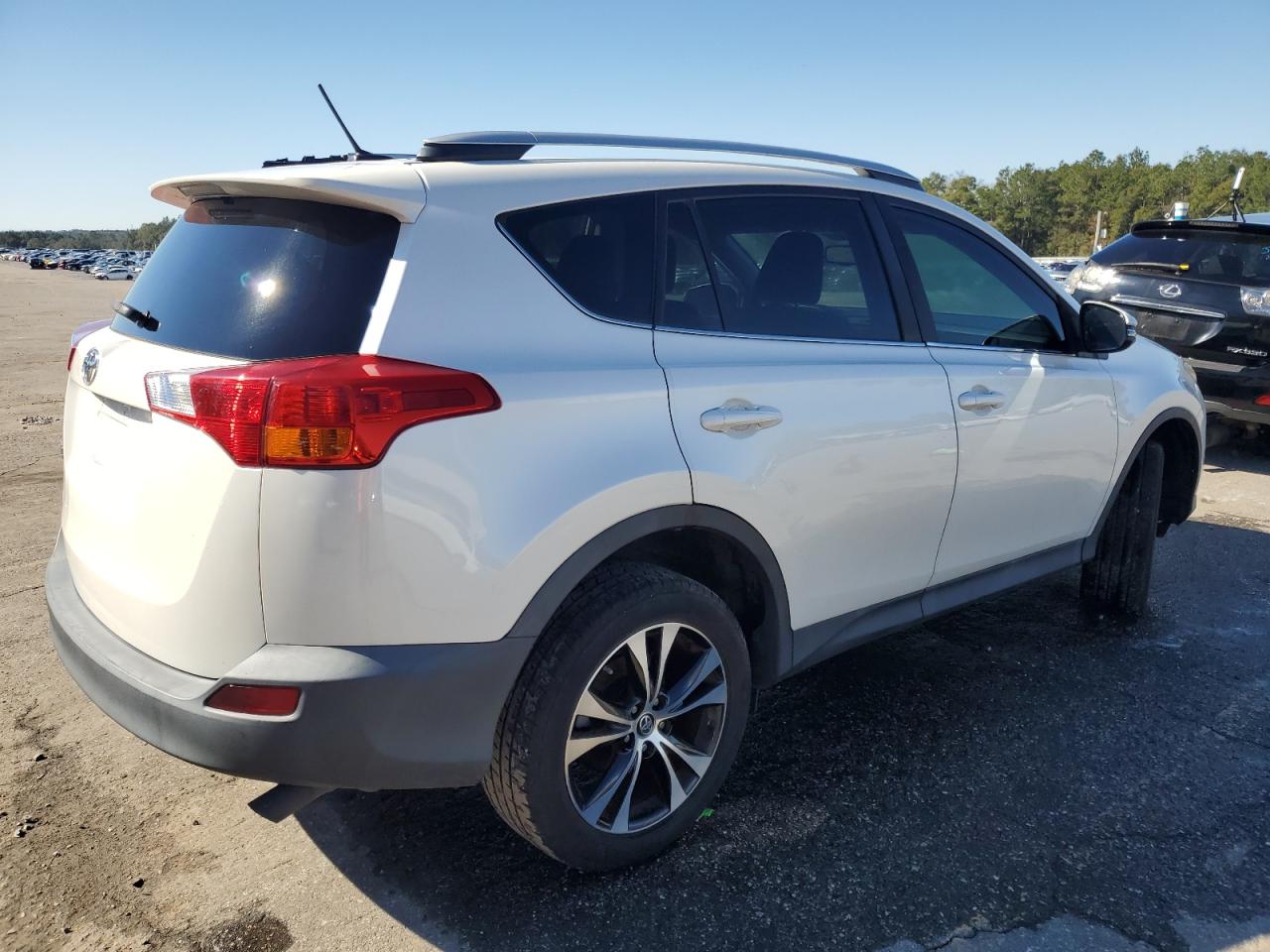 2015 Toyota RAV 4 VIN 2T3YFREV9FW134178 Copart auction photo, front end / side damage thumbnail 3