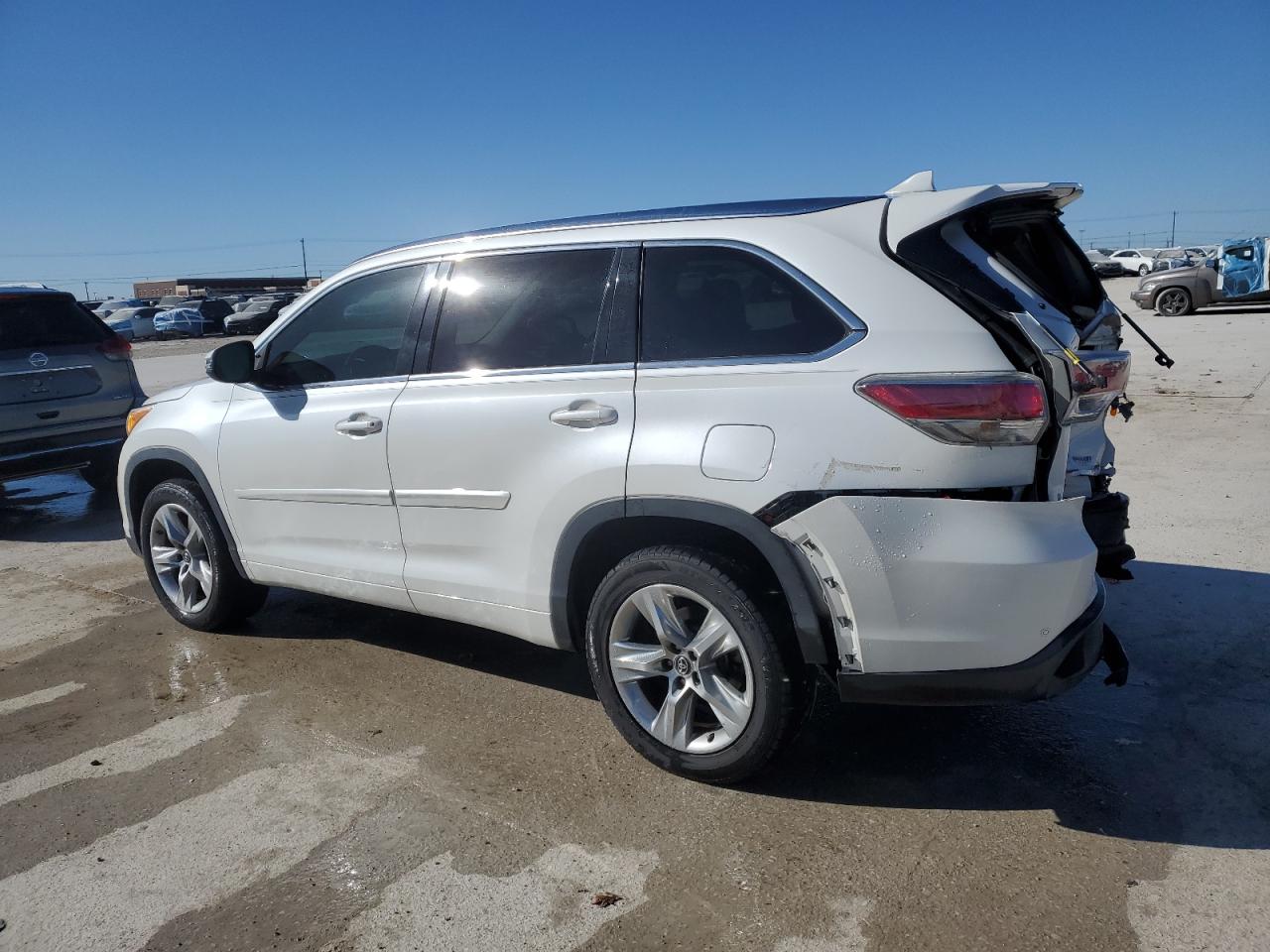 2016 Toyota Highlander VIN 5TDYKRFH9GS159279 Copart auction photo, rear end / minor dent/scratches damage thumbnail 2
