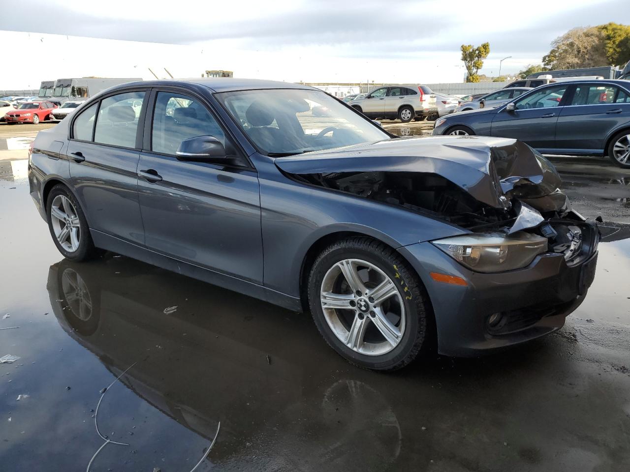 2013 BMW 3er VIN WBA3A5C56DF603338 Copart auction photo, front end / side damage thumbnail 4