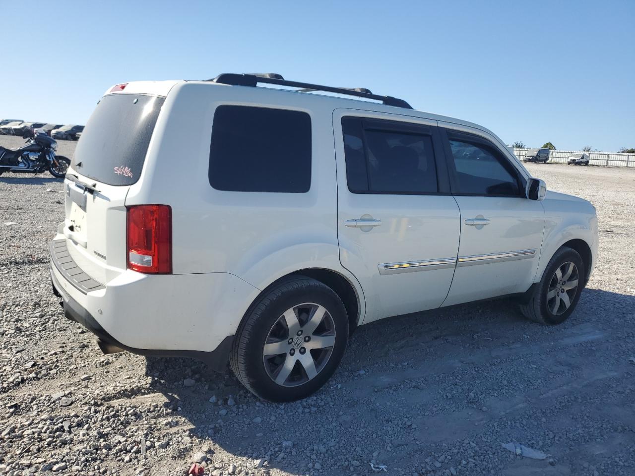 2015 Honda Pilot VIN 5FNYF3H97FB008323 Copart auction photo, normal wear / minor dent/scratches damage thumbnail 3