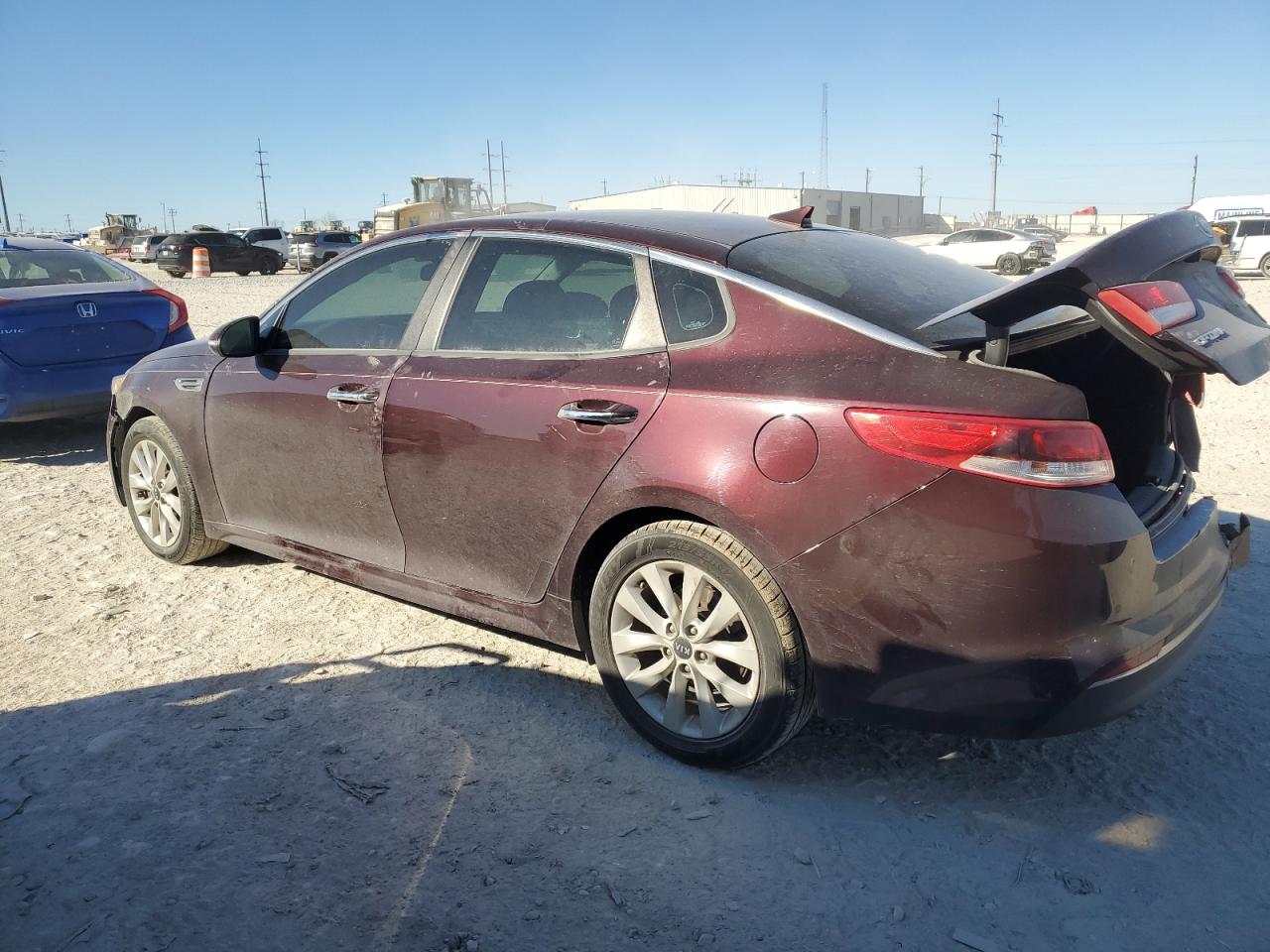 2018 KIA Optima VIN 5XXGT4L32JG263013 Copart auction photo, rear end / minor dent/scratches damage thumbnail 2