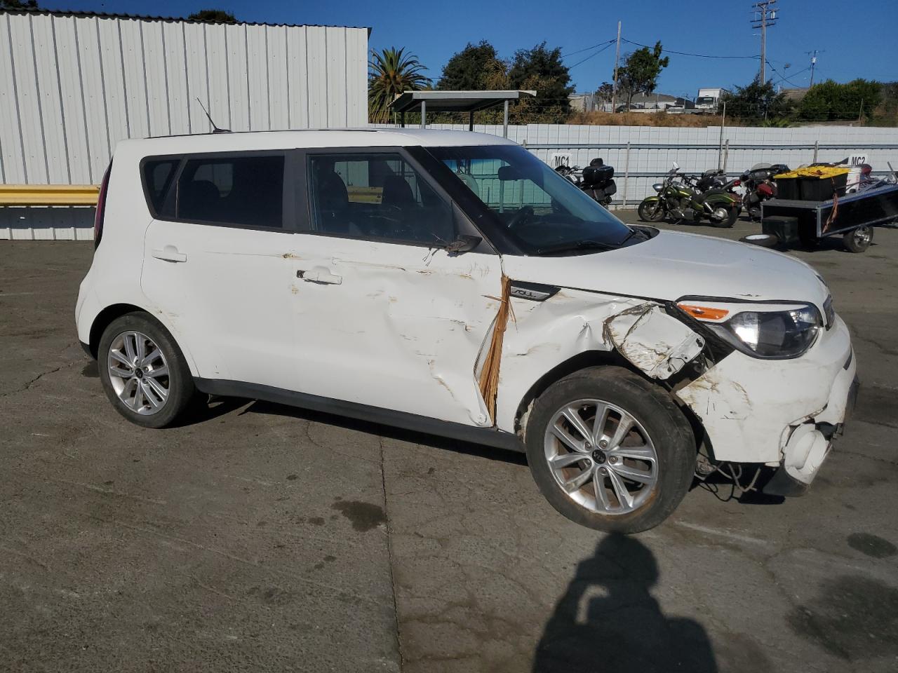 2018 KIA Soul VIN KNDJP3A54J7527270 Copart auction photo, front end / side damage thumbnail 4