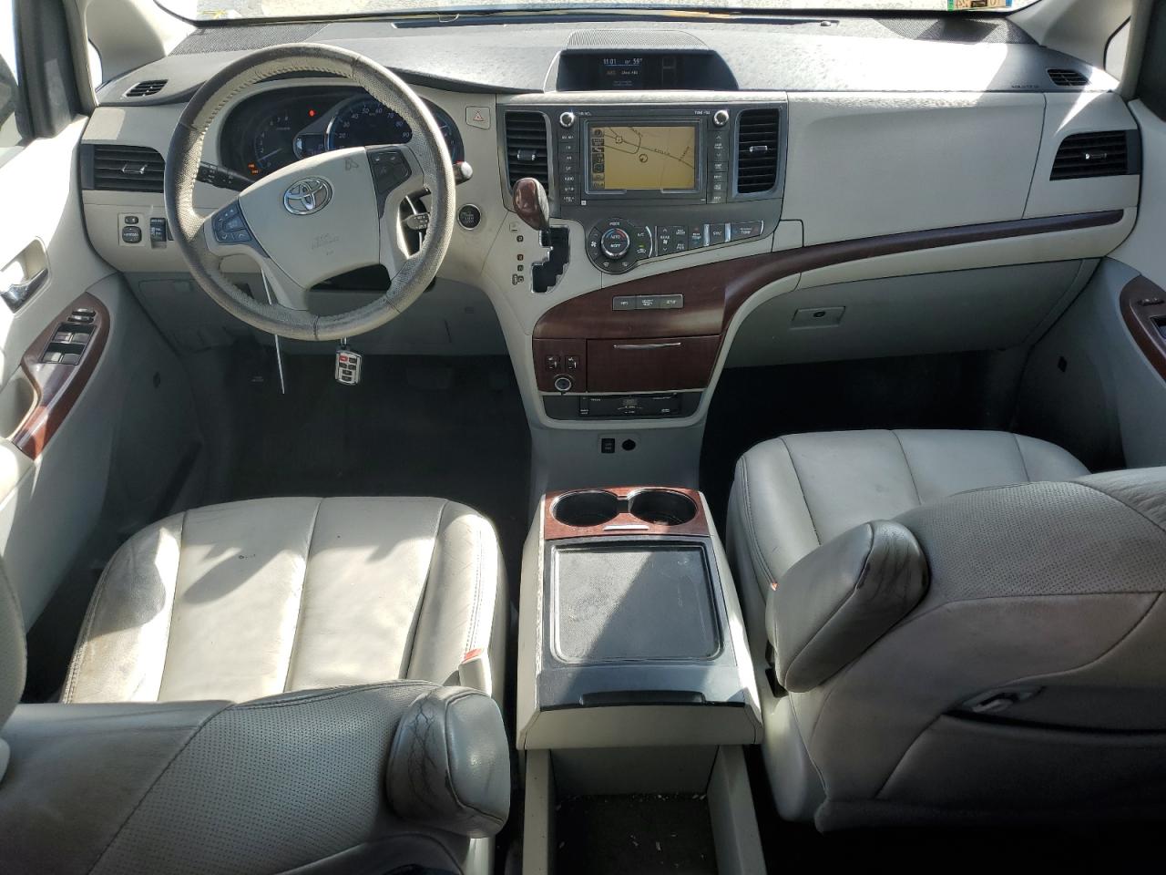 2012 Toyota Sienna VIN 5TDDK3DC5CS033868 Copart auction photo, front end damage thumbnail 8