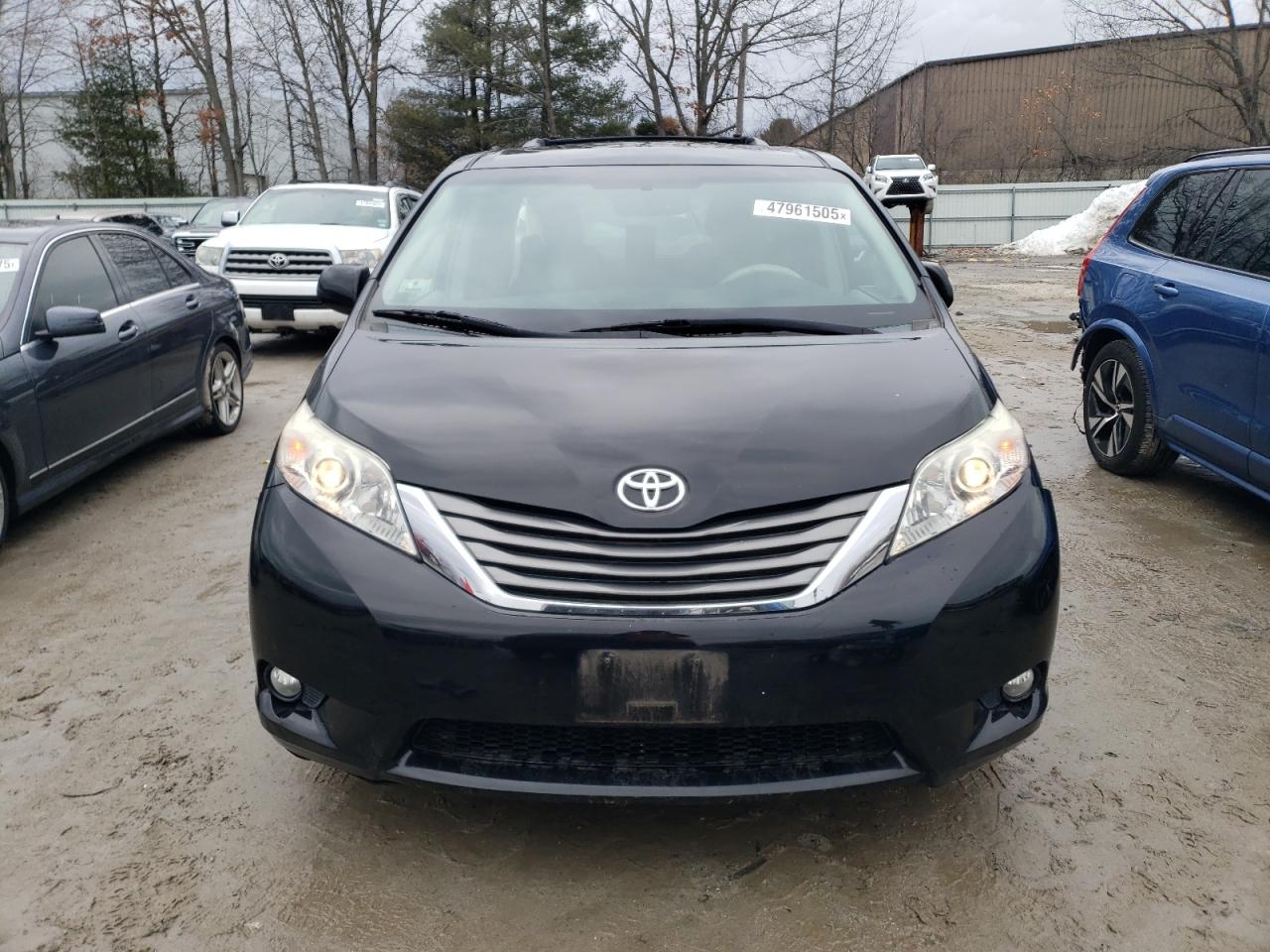 2011 Toyota Sienna VIN 5TDDK3DC8BS027934 Copart auction photo, side / front end damage thumbnail 5