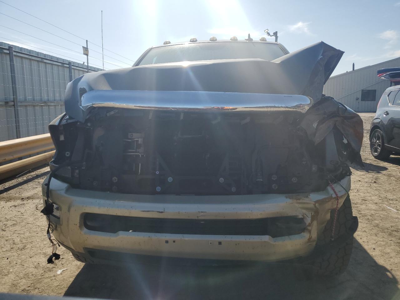 2015 RAM 2500 VIN 3C6UR5GJ1FG547891 Copart auction photo, front end / side damage thumbnail 5