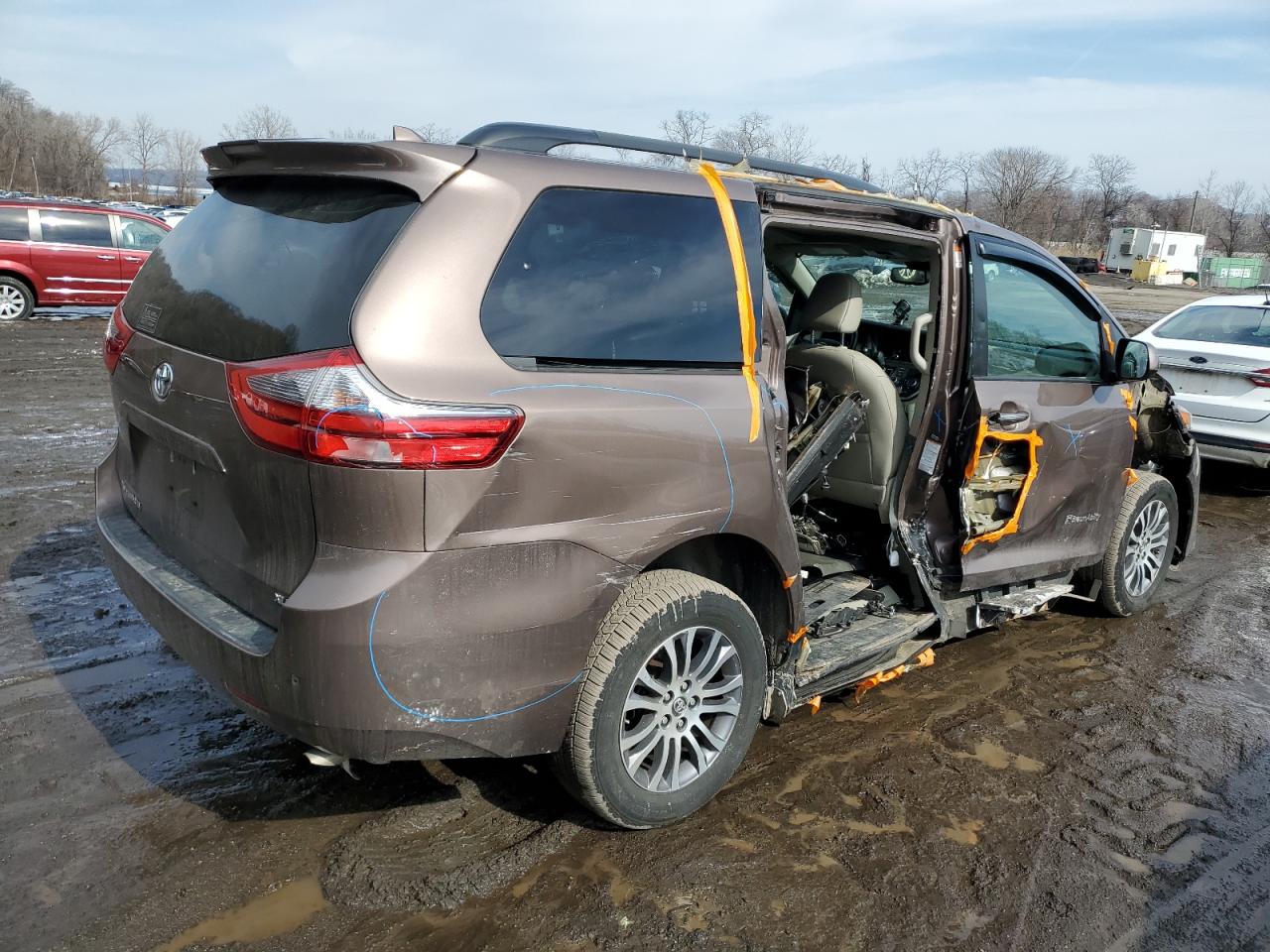 2020 Toyota Sienna VIN 5TDYZ3DC2LS045473 Copart auction photo, side / front end damage thumbnail 3