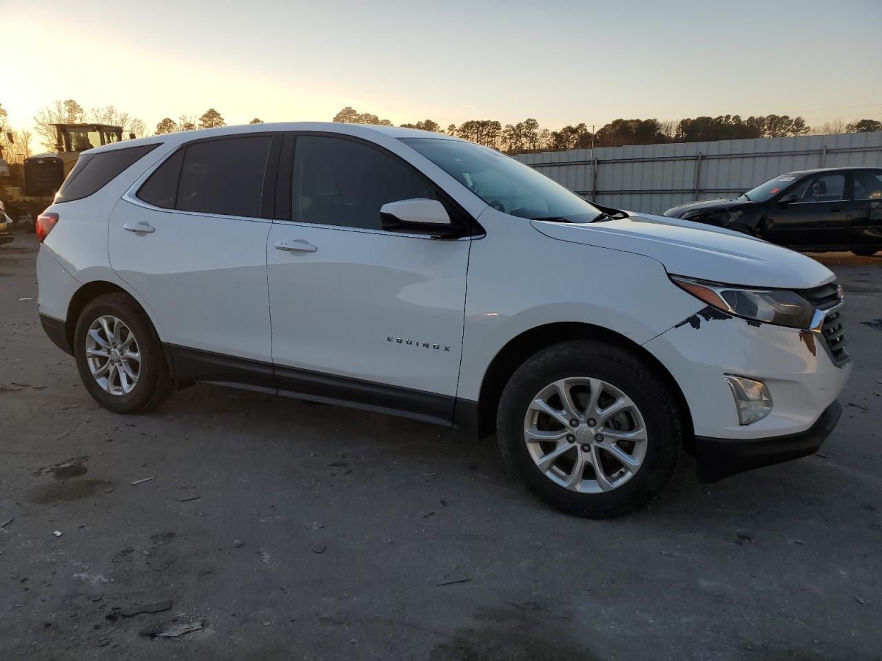 2020 Chevrolet Equinox VIN 2GNAXUEV8L6212546 Copart auction photo, rear end / side damage thumbnail 4