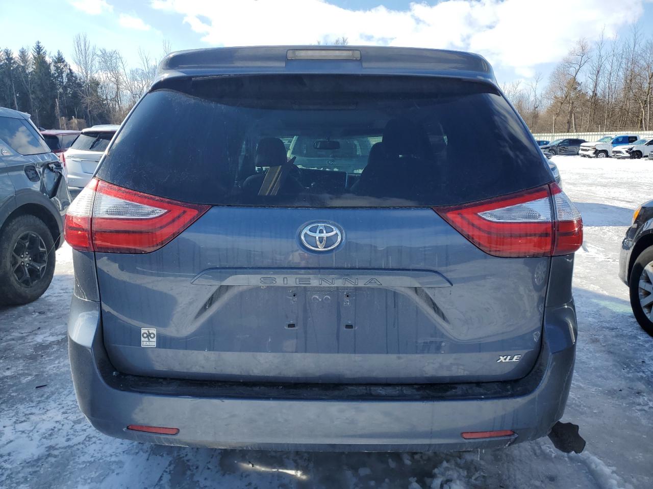 2017 Toyota Sienna VIN 5TDYZ3DC1HS871769 Copart auction photo, front end damage thumbnail 6