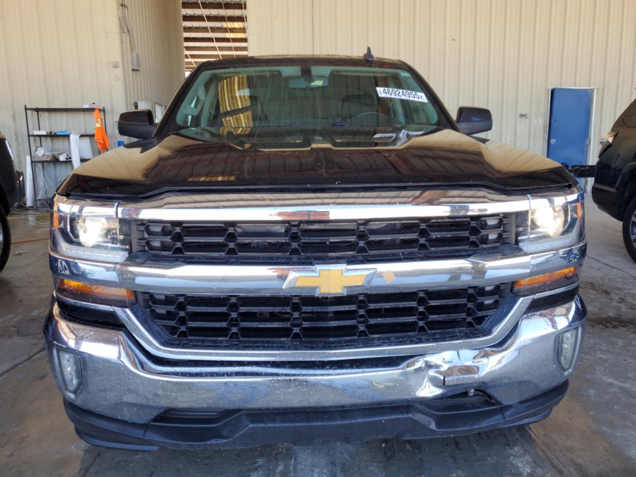 2017 Chevrolet Silverado VIN 3GCPCREC0HG141235 Copart auction photo, side / front end damage thumbnail 5