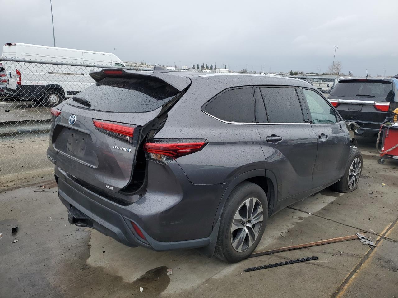 2022 Toyota Highlander VIN 5TDHBRCH0NS553352 Copart auction photo, front end / side damage thumbnail 3