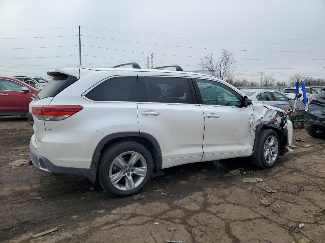 2018 Toyota Highlander VIN 5TDDZRFH2JS803402 Copart auction photo, front end / side damage thumbnail 3