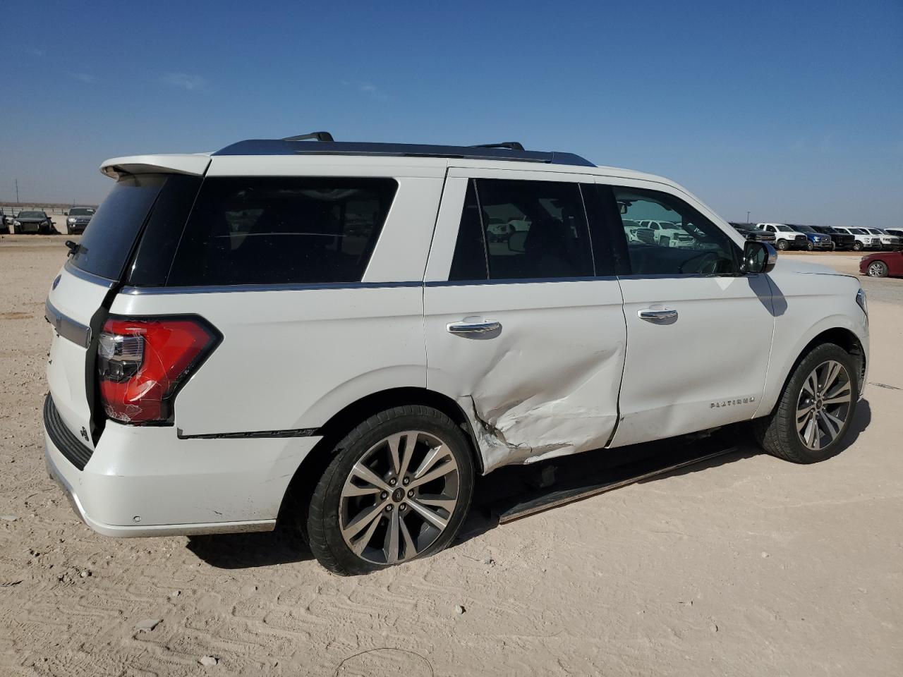 2020 Ford Expedition VIN 1FMJU1MT1LEA86134 Copart auction photo, side / rear end damage thumbnail 3