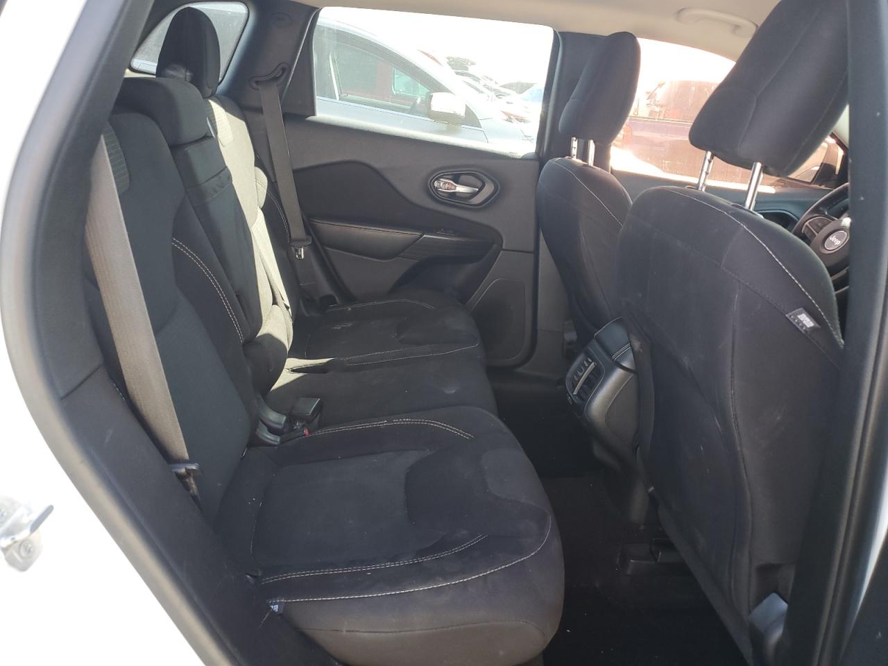2016 Jeep Grand Cherokee VIN 1C4PJMCS5GW157272 Copart auction photo, hail damage thumbnail 11